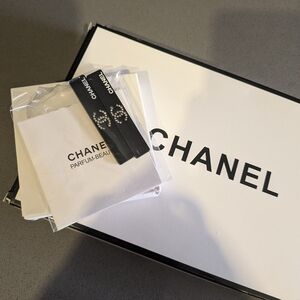 NEW CHANEL BEAUTY GWP RHINESTONE CC BLACK METAL HAIR CLIPS